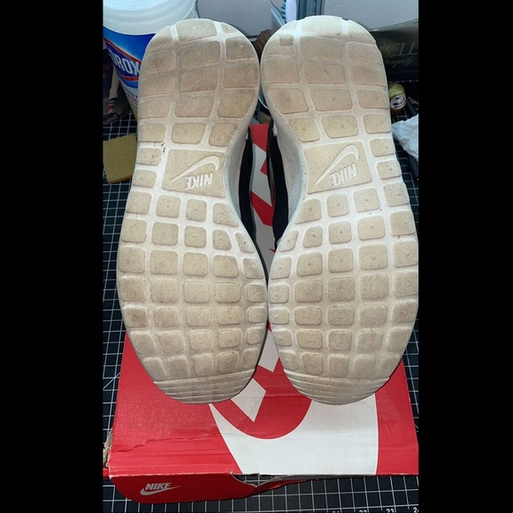 Nike Rosherun HYP PRM QS “Gold Trophy” sz10 - Picture 5 of 8